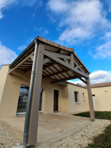 Photo de galerie - Ponçage et mise en peinture d'un auvent complet