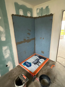 Photo de galerie - Étanchéité sous carrelage d’une douche 