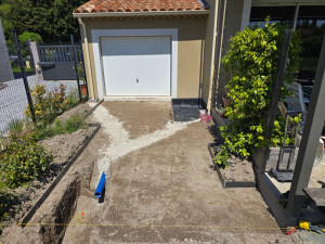 Photo de galerie - Remblais de canalisations et pose de bordure métallique