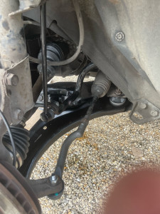 Photo de galerie - Remplacement rotules de direction cardant biellette de bar stab et triangle