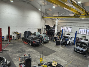 Photo de galerie - Changement de moteur sur audi A6, révision express sur un citroen C3, alternateur sur un 207, ...