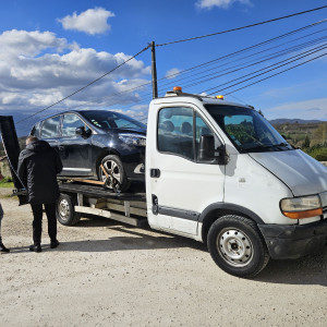 Photo de galerie - Bonjour professionnel dans le dépannage Remorquage  7/7 24/24 à un prix imbâtable. débarrasse tout type de véhicule avec ou sans carte grise avec certificat destruction achat et vente de véhicules m'aime avec panne. 