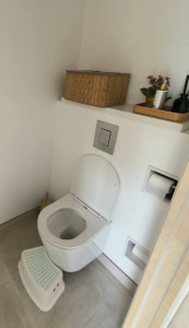 Photo de galerie - Installation d’un WC suspendu avec coffrage en BA13 et mise en peinture