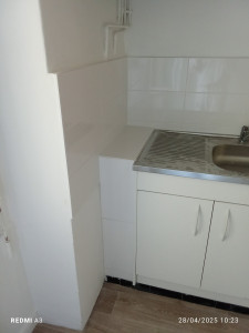 Photo de galerie - Faience simple pour une petite cuisine 
