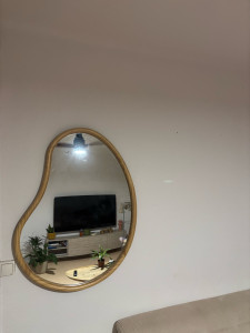 Photo de galerie - Pose et fixation d’un miroir décoratif au mur