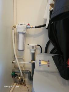 Photo de galerie - Reprise plomberie dans placard mise en place reducteur de pression et adoucisseur 