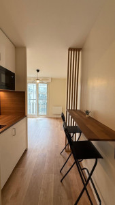 Photo de galerie - Poseé un bar et pose de parquet et pose de cuisine et peinture 