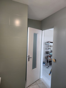 Photo de galerie - Enduit peinture pro papier peint toile de verre pose lino et parquet 
