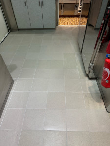 Photo de galerie - Application du carrelage.