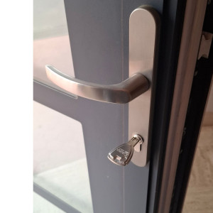 Photo de galerie - Remplacement cylindre , et garniture de porte 