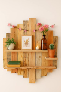 Photo de galerie - Étagère design, unique,bois de palette brut
sur demande et sur mesure