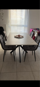 Photo de galerie - Montage de chaises 