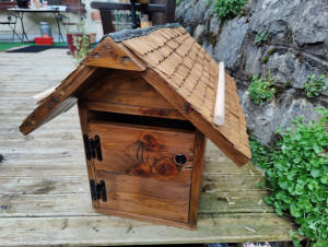 Photo de galerie - Réalisation d'une boîte à lettres entièrement en bois
