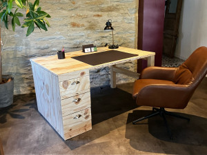 Photo de galerie - Fabrication d’un bureau en bois de récupération 