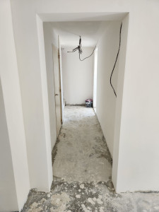 Photo de galerie - Bande de joints plafond peintre finition 

