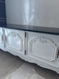 Photo de galerie - Meuble avant verni refait en peinture