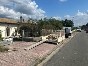 Photo de galerie - Location de benne à gravats, démolition intérieur d’une maison.