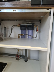 Photo de galerie - Installation d'un filtre pour adoucir l'eau et éliminer le calcaire 