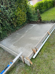 Photo de galerie - Réalisation d une dalle béton pour accueillir un abris de jardin!!!!