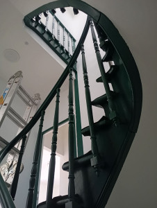 Photo de galerie - Rénovation complète cage d'escalier avec pose toile de verre 