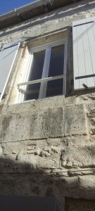 Photo de galerie - Pose fenêtre PVC et volet bois