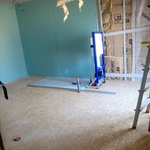Photo de galerie - Installation de toilette suspendu avec placo