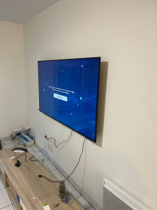 Photo de galerie - Fixation de télé et assemblage de meuble télé 