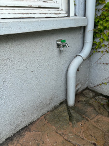 Photo de galerie - Installation d’un robinet extérieur. 