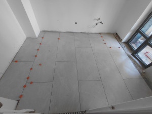 Photo de galerie - Pose de carrelage 120 cm/60 cm imitation parquet 