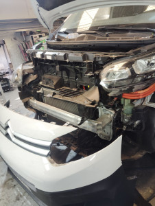 Photo de galerie - Montage face avant jumpy électrique 