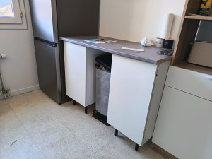 Photo de galerie - Même client, nouvelle installation 
2 meubles bas et plan de travail