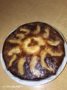 Photo de galerie - Un gâteau à la pomme, je fais aussi tout genre de gâteau (au citron, à l'orange, au coco, au yaourt, à la banane...) avec farine de blé ou semoule fine. Cela dépend des préférences de chacun 