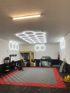 Photo de galerie - Installation d’éclairage dans un hangar