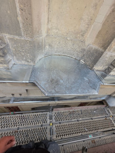 Photo de galerie - Habillage de corniche en zinc naturel.