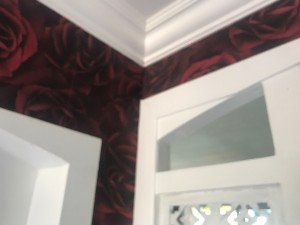 Photo de galerie - Chantier sur Sainte- Eulalie en Born pose de papier peint intissé avec motif 