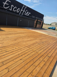Photo de galerie - Terrasse en bois de 90 m² pour une future boulangerie