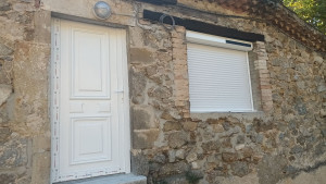 Photo de galerie - Porte d'entrée eva et volet roulant solaire 