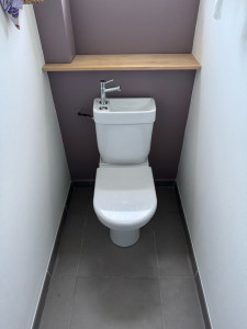 Photo de galerie - Installation d’un wc avec réservoir lave mains intégré.