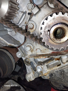 Photo de galerie - Remplacement kit distribution + pompe a eau 