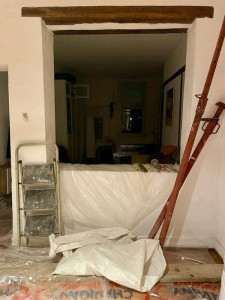 Photo de galerie - AVANT - Démolition d’une mur au centre de la pièce avec pose d’IPN.