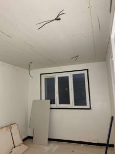 Photo de galerie - Renovation - Pose plafond placo suspendu avec modification pour pose de spots d'éclairage