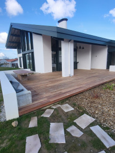 Photo de galerie - Pose d'une terrasse en cumaru 