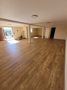 Photo de galerie - Rénovation complète sous sol. Placo, isolation, peinture et parquet flottant.