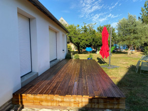 Photo de galerie - Pose d’une terrasse en pin classe 4 