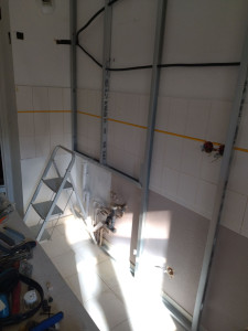 Photo de galerie - Passe gaine pour volet roulant électrique dans le salon.