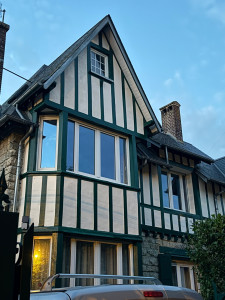 Photo de galerie - Mise en peinture du crépit et de la boiseries 
