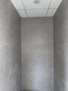 Photo de galerie - Pose de pavé led dans SDB d’une entreprise 