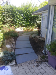 Photo de galerie - Restauration portion allée en pas ardoise. 