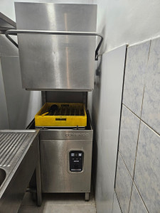 Photo de galerie - Lave vaisselle professionel en panne