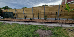 Photo de galerie - Création d'un massif avec bordures et plantation.